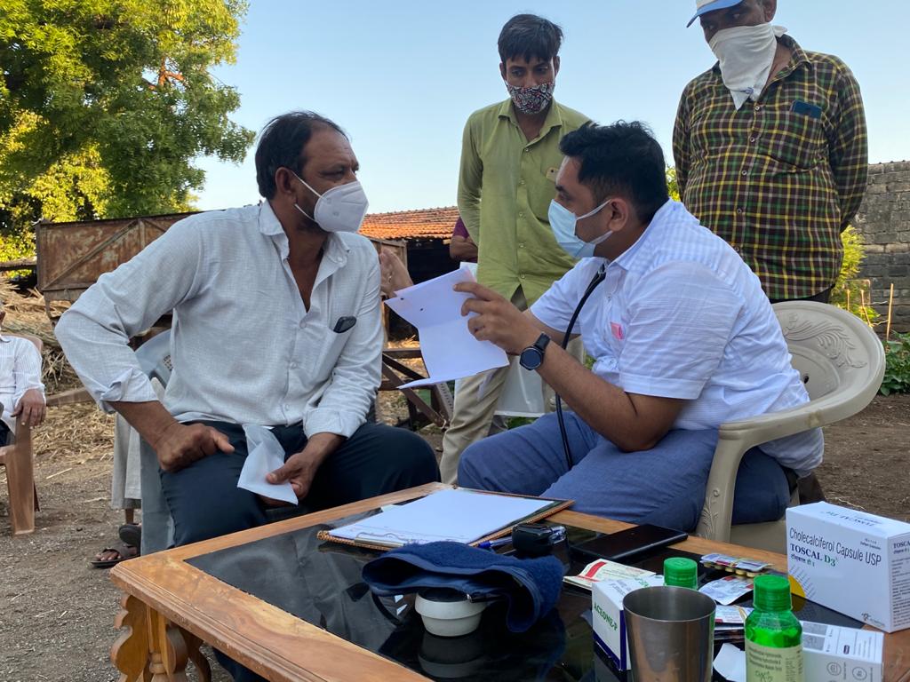 સૌરાષ્ટ્રનાં આંતરીયાળ ગામડાઓમાં પહોંચી સેવાની ધૂણી ધખાવી
