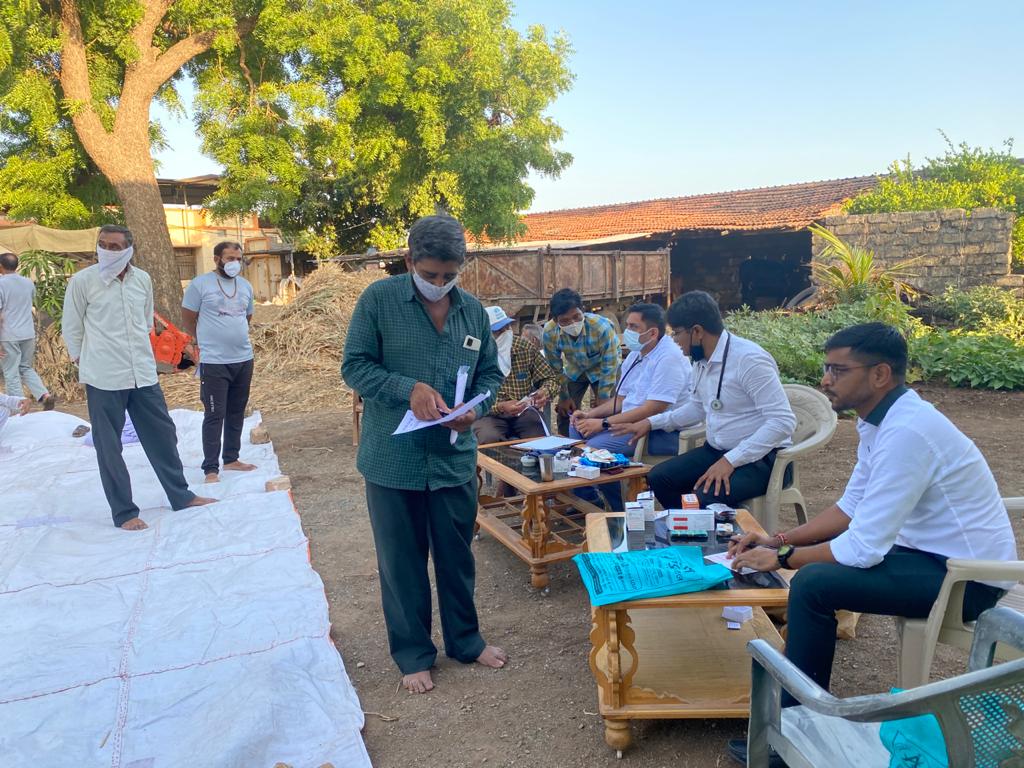 સૌરાષ્ટ્રનાં આંતરીયાળ ગામડાઓમાં પહોંચી સેવાની ધૂણી ધખાવી