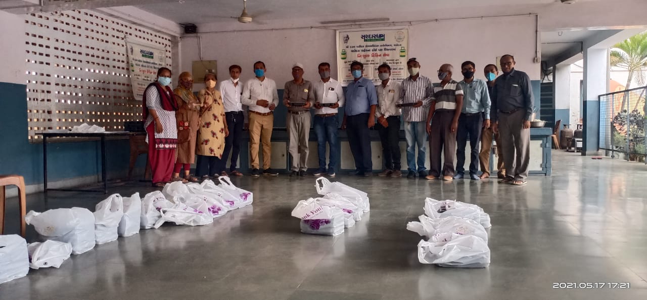 વડોદરામાં અન્ન સેવા : પાટીદાર બિઝનેસ ઓર્ગેનાઇઝેશનની વિનામૂલ્યે ભોજન સેવા, 500 ડીશ તૈયાર કરાઈ છે 