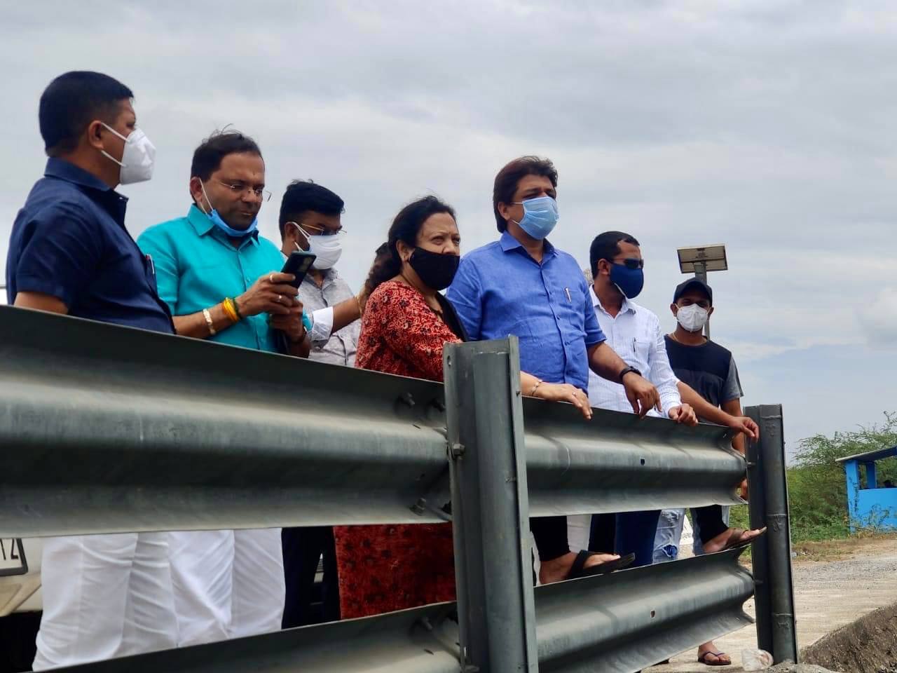  વાવાઝોડાથી થયેલા નુકસાનની સમીક્ષા કરવા MPએ ઓલપાડ તાલુકાના કુંભારી, સોંદલખારા, મોર ભગવા ગામોની મુલાકાત લીધી 