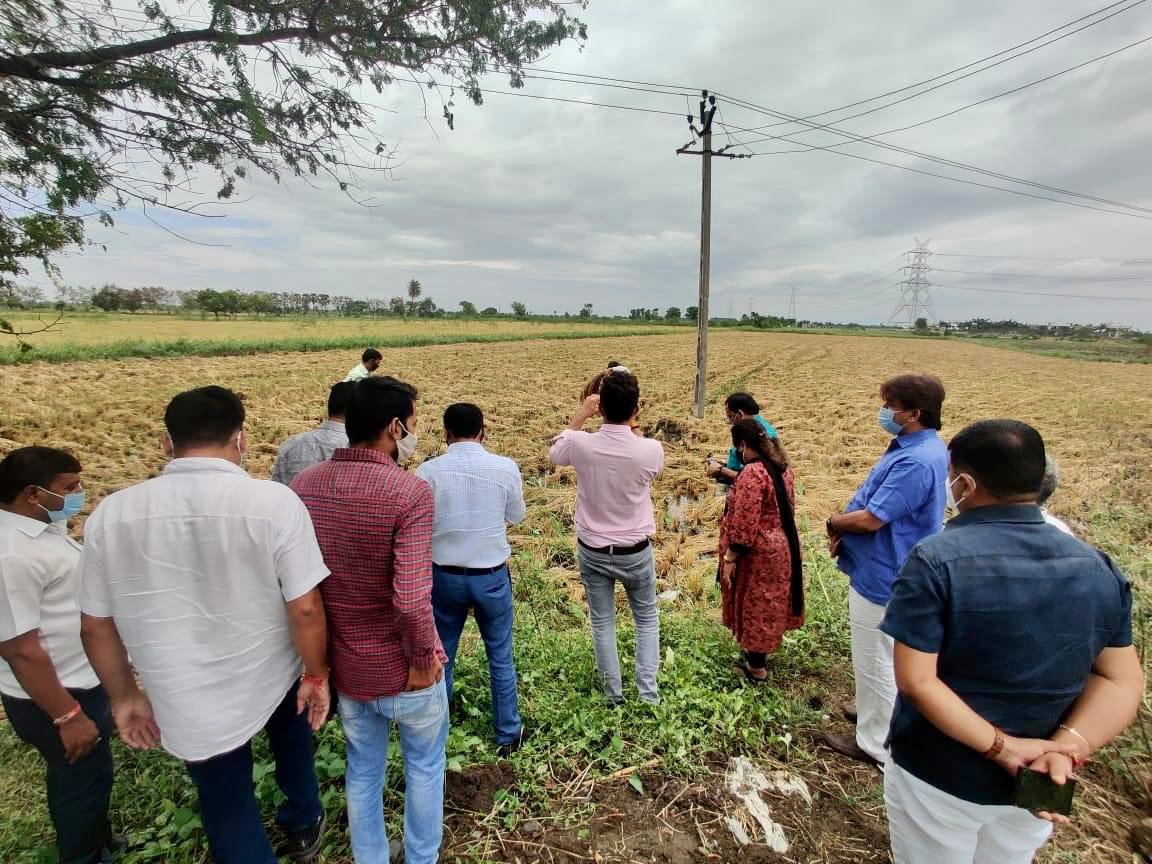  વાવાઝોડાથી થયેલા નુકસાનની સમીક્ષા કરવા MPએ ઓલપાડ તાલુકાના કુંભારી, સોંદલખારા, મોર ભગવા ગામોની મુલાકાત લીધી 
