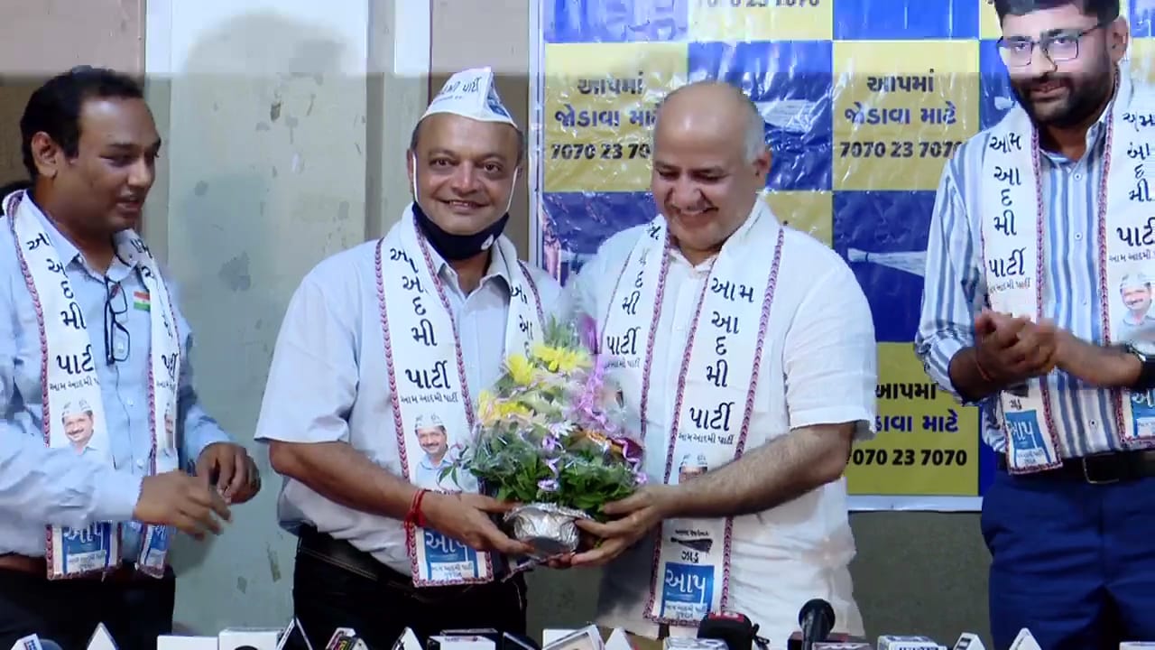 મહેશ સવાણી આપ પાર્ટીમાં જોડાયા, સત્તાવાર ખેસ પહેરી લીધો કહ્યું, હું કફન બાંધીને નીકળ્યો છું અને ગોળી ખાવા તૈયાર છું