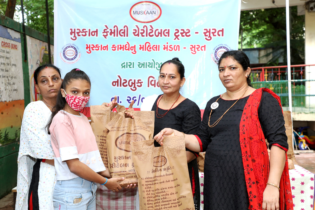 મુસ્કાન ફેમિલી ચેરીટેબલ ટ્રસ્ટ-સુરત દ્વારા ગં.સ્વ. બહેનોના અભ્યાસ કરતા બાળકોને નોટબુક, પેન પેન્સિલોનું આજે વિનામૂલ્યે વિતરણ