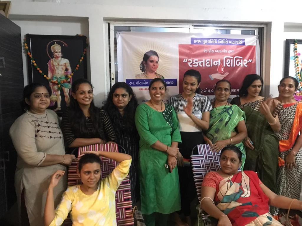 સુરતમાં પત્નીની પ્રથમ પુણ્યતિથિએ પતિ દ્વારા રક્તદાન શિબિરમાં 61 બ્લડયુનિટ એકઠું કરાયું