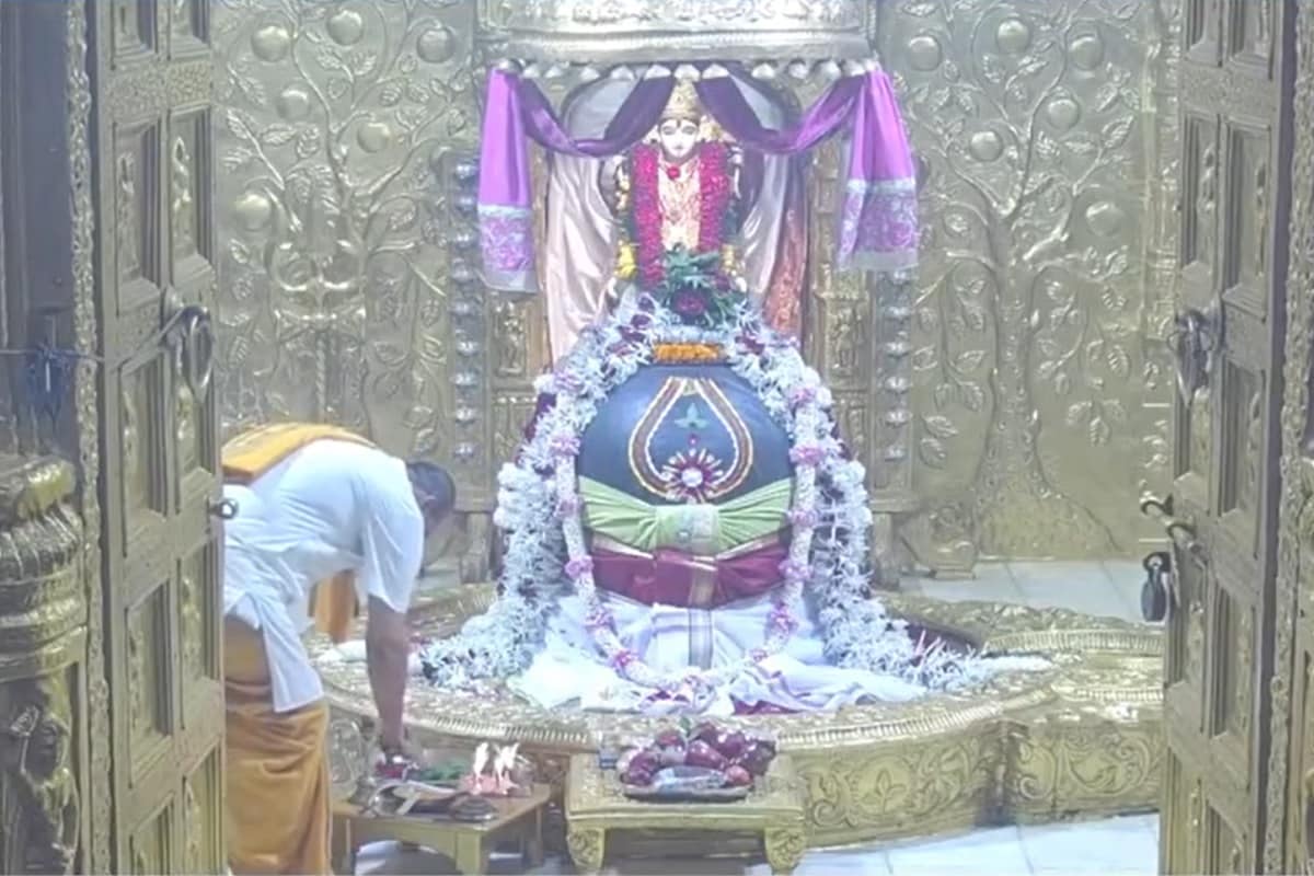 શ્રાવણ કેરો માસ આયો: સોમનાથમાં ૩૧ ધ્વજા ચડાવાઈ, કોરોનાને કારણે ૩૫૦૦૦ લોકો જ દર્શન કરવા આવ્યા