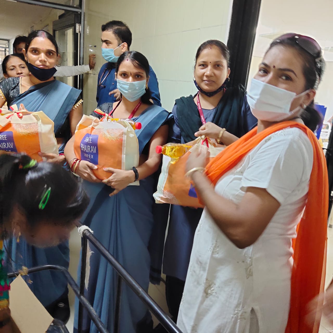 SURAT : રોકસ્ટાર ગ્રુપ દ્વારા કેન્સર પીડિતોને કરાયું કિટ વિતરણ