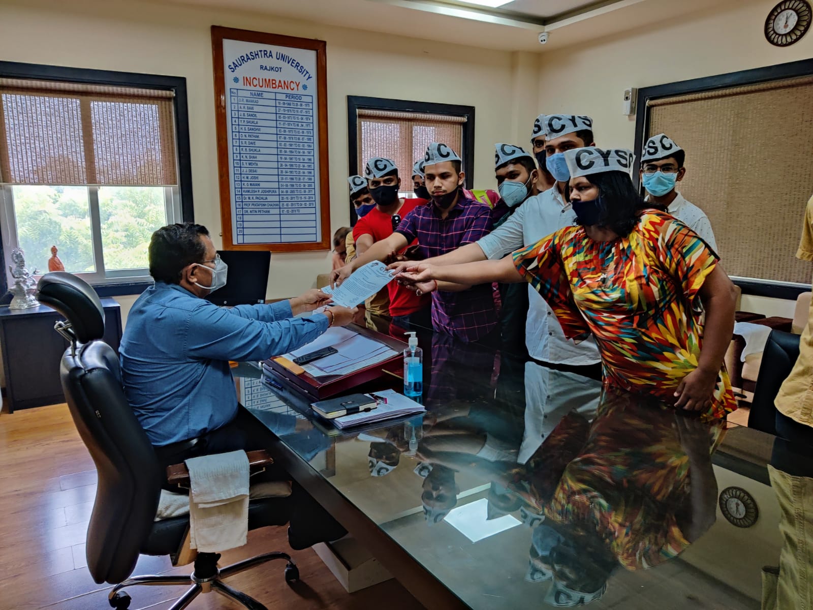 ગ્રાન્ટેડ તથા સરકારી કોલેજમાં વર્ગ ખંડ વધારવા કલેકટર ઓફીસ અને સૌરાષ્ટ્ર યુનિવર્સિટી ખાતે એમ ૨ જગ્યા પર એક સમયે આવેદન પત્ર આપીને રજુઆત