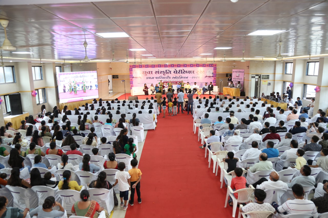SURAT : સેવાકીય કાર્યમાં સક્રિય યુવા સંસ્કૃતિ ચેરિટેબલ ટ્રસ્ટનું પારિવારિક સ્નેહમિલન યોજાયું