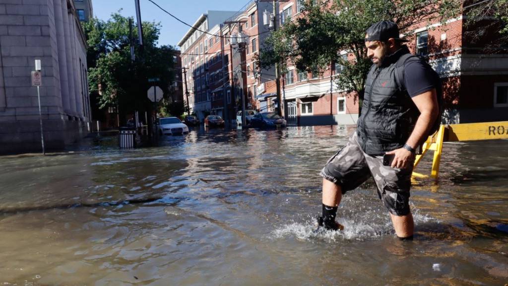 US Flood : ઇડાએ મચાવી અમેરિકામાં તબાહી, ન્યૂયોર્કમાં ઈમરજન્સી જાહેર, જુઓ તસવીરો