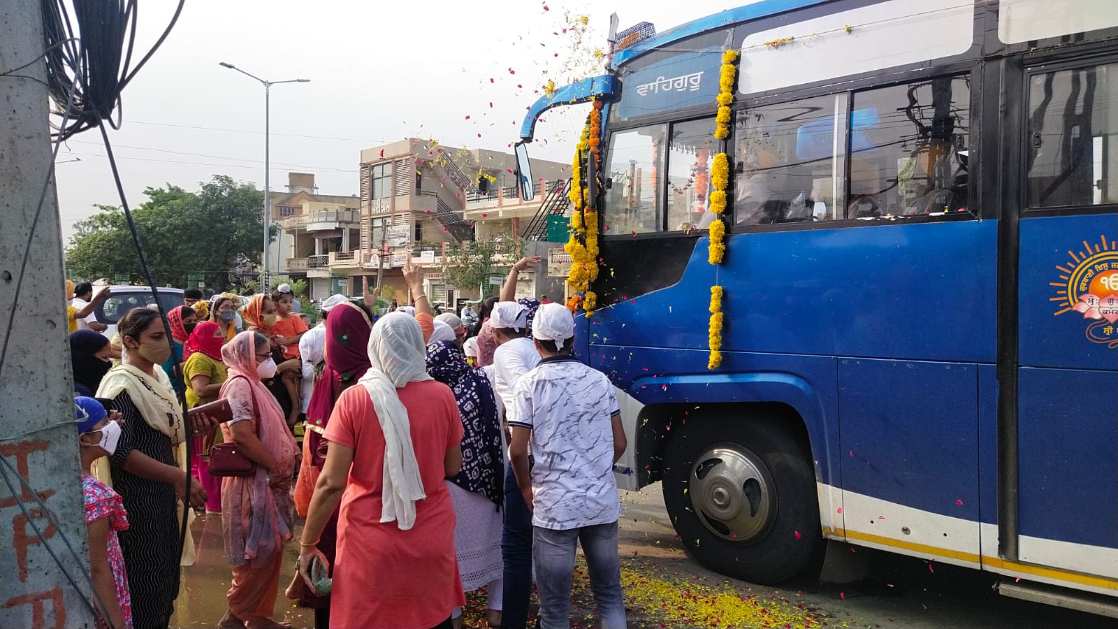 અરવલ્લી જિલ્લાના શીખ સમાજ દ્વારા 101 સ્વરૂપ સાહેબ ( ધર્મગ્રંથો)ની યાત્રાને સત્કાર કરી વિદાય આપી