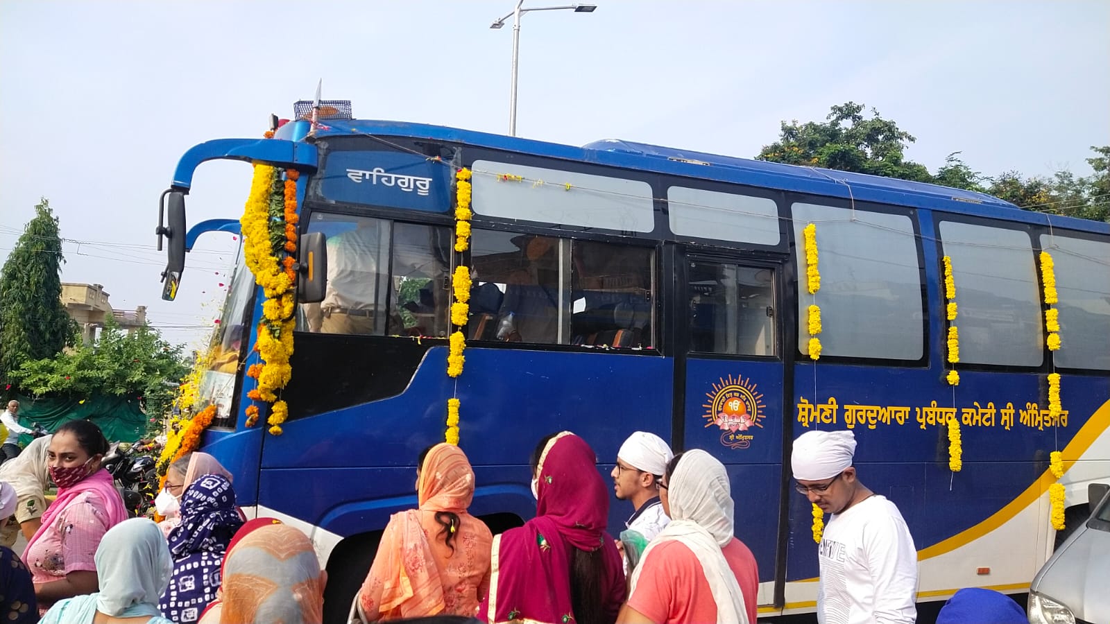 અરવલ્લી જિલ્લાના શીખ સમાજ દ્વારા 101 સ્વરૂપ સાહેબ ( ધર્મગ્રંથો)ની યાત્રાને સત્કાર કરી વિદાય આપી