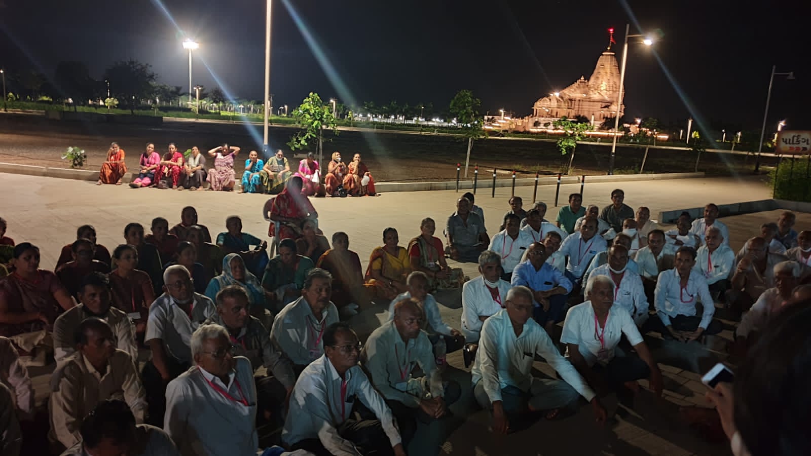 સમસ્ત સાચપરા પરિવાર-સુરત દ્વારા દ્વારકા,સોમનાથ, ખોડલધામમાં યોજાઇ પરિવાર વડીલ યાત્રા