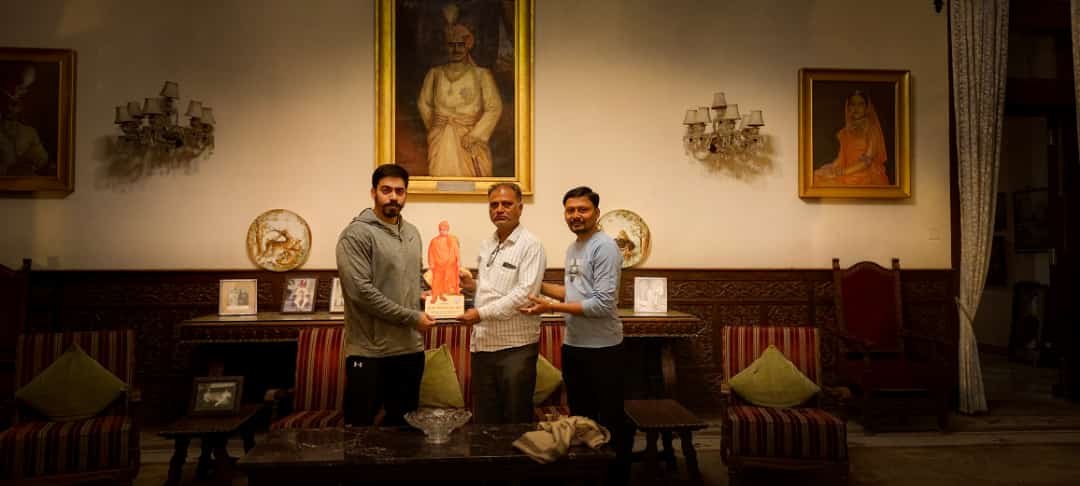 સુદામા ચેરીટેબલ ટ્રસ્ટ-સુરતના યુવાનોની ભાવનગર રાજવી યુવરાજ જયવીરરાજસીંહ ગોહીલ સાથે નવા વર્ષની મુલાકાત