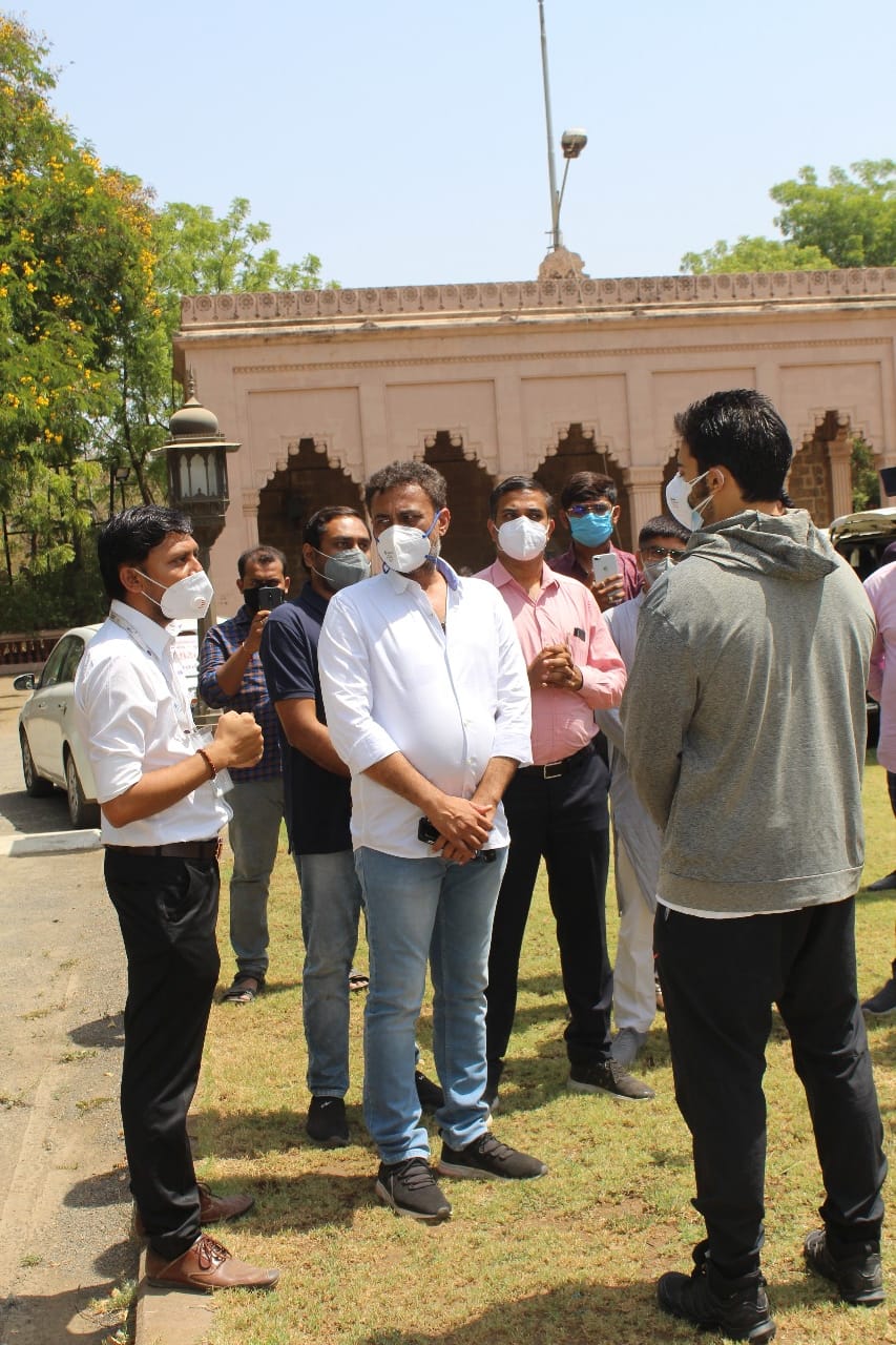 સુદામા ચેરીટેબલ ટ્રસ્ટ-સુરતના યુવાનોની ભાવનગર રાજવી યુવરાજ જયવીરરાજસીંહ ગોહીલ સાથે નવા વર્ષની મુલાકાત