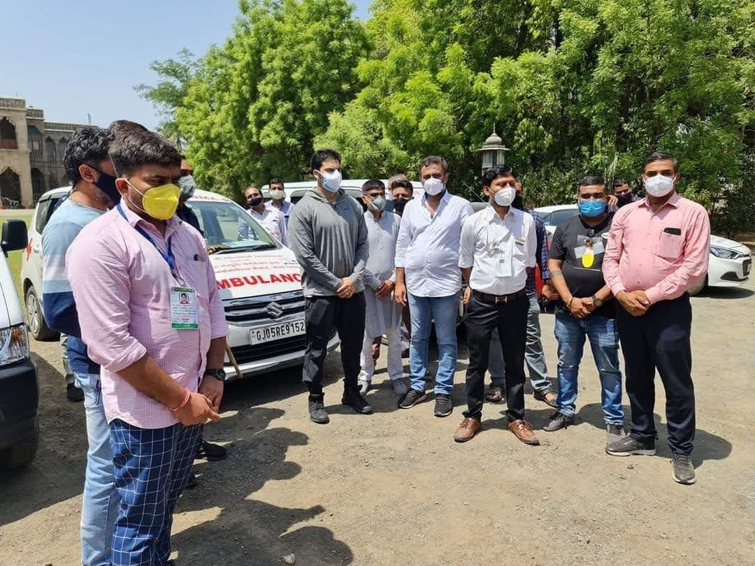 સુદામા ચેરીટેબલ ટ્રસ્ટ-સુરતના યુવાનોની ભાવનગર રાજવી યુવરાજ જયવીરરાજસીંહ ગોહીલ સાથે નવા વર્ષની મુલાકાત