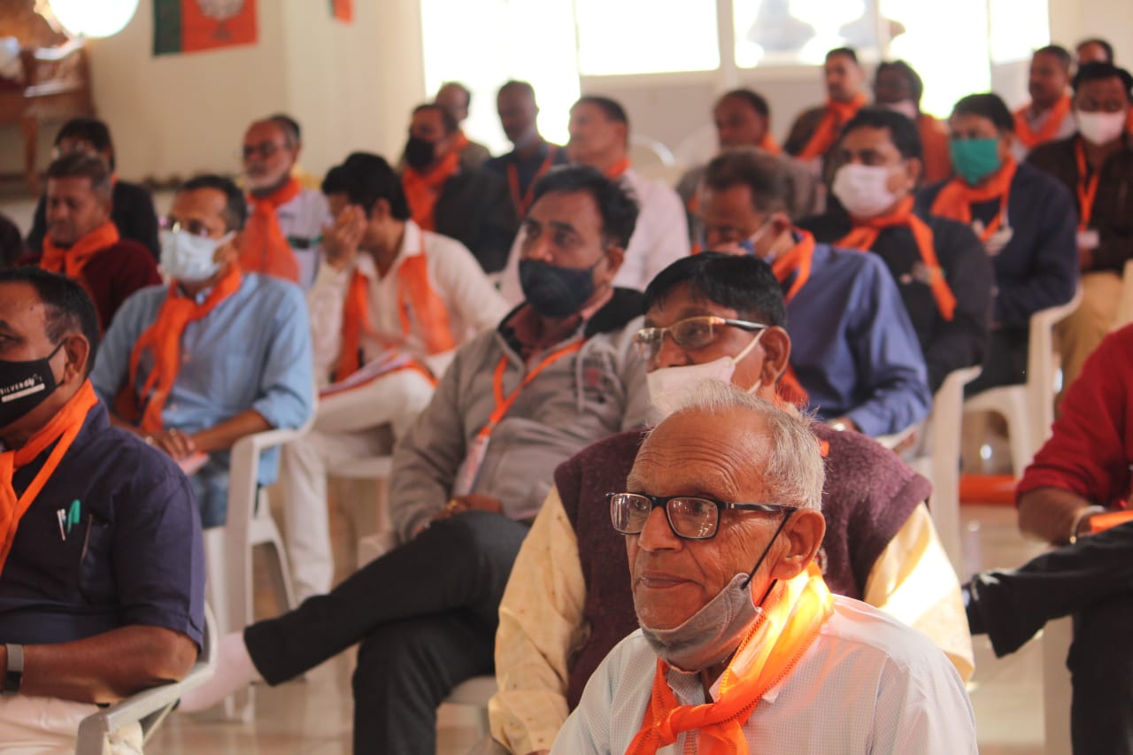 ભારતીય જનતા પાર્ટીનો ઇતિહાસ અને વિકાસ વિષય  પર હિંમતનગર શહેર અને તાલુકા મંડલ નો પ્રશિક્ષણ વર્ગ  ઇડર ના જૈન પાવાપુરી મંદિર ખાતે ગુજરાત રાજ્ય ના રાજયકક્ષાના પૂર્વ શિક્ષણમંત્રી જયસિંહ ચૌહાણની  અધ્યક્ષ સ્થાને યોજાયો