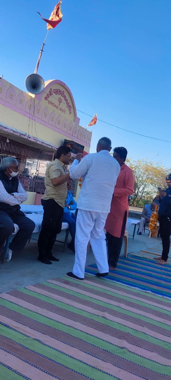 પ્રાંતિજ તાલુકાના સોનાસણ રામપુરા મધ્યે લાખોના ખર્ચે બનેલા માતા વહાણવટીના મંદિર મૂર્તિઓ ના પ્રાણપ્રતિષ્ઠા મહોત્સવના આયોજન માટે આગેવાનો ધર્મબેઠક