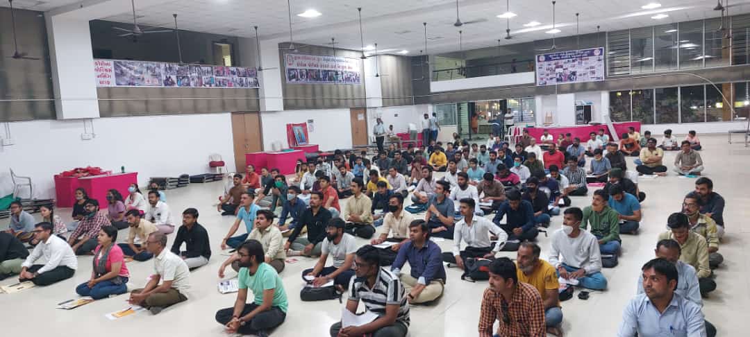 SURAT : સુદામા ચેરીટેબલ ટ્રસ્ટ દ્બારા સુદામા ચોક કોમ્યુનીટી હોલ ખાતે સિવિલ ડીફેન્સ કેમ્પનું આયોજન