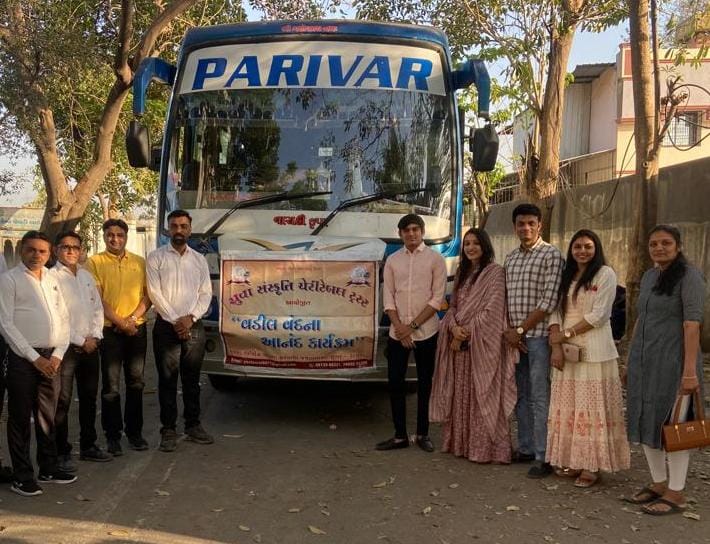સુરતના વરાછાના નવદંપતીએ કરાવી વડીલોને વિનામુલ્યે તીર્થયાત્રા