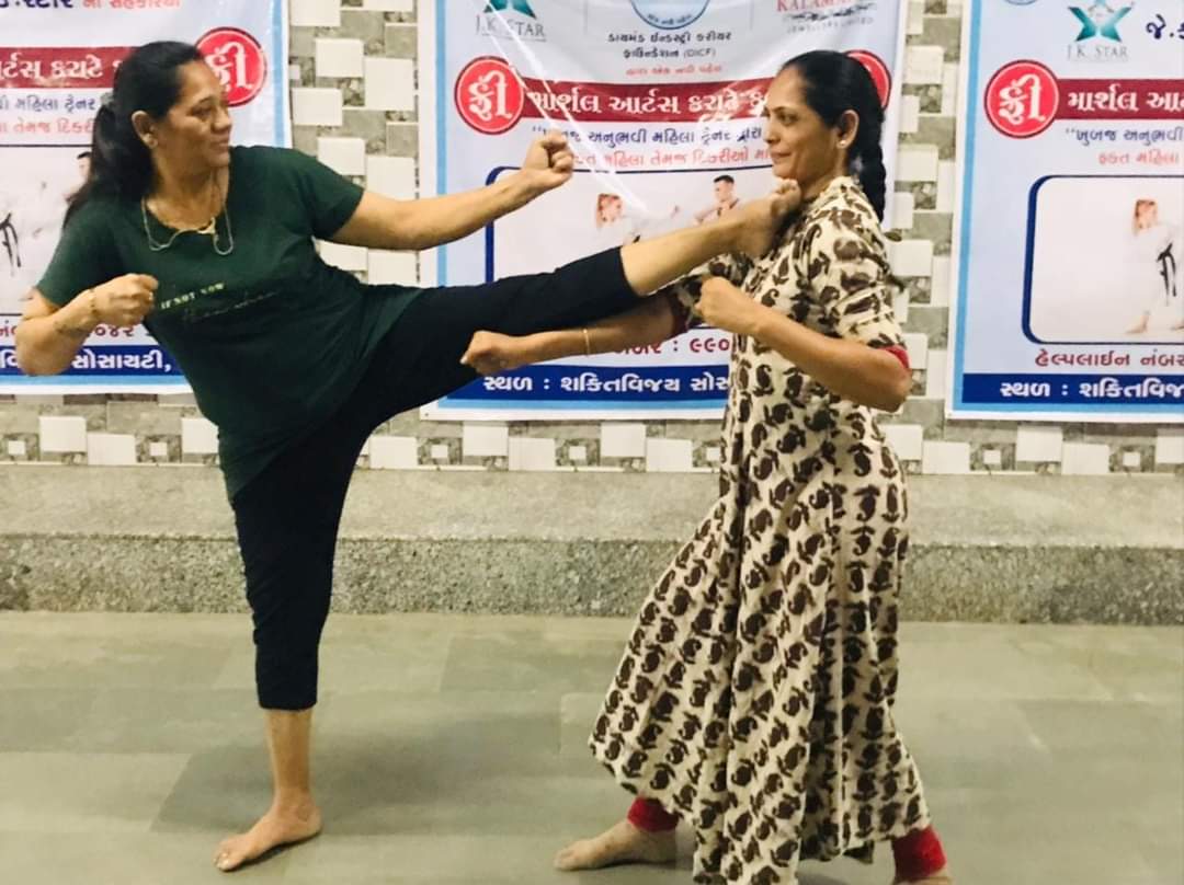 સુરત શહેરની હજારો દીકરીઓ અને યુવતીઓ ફ્રી માર્શલ આર્ટસની તાલીમ આપતું DICF
