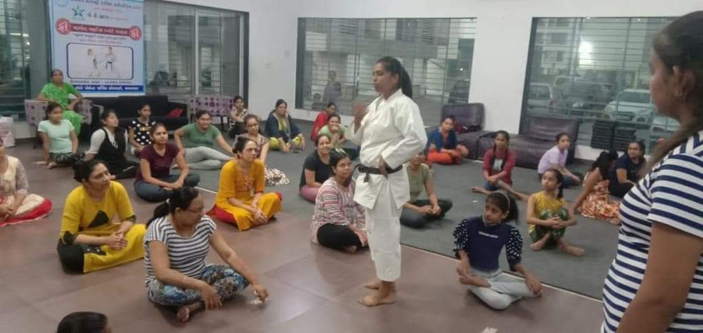 સુરત શહેરની હજારો દીકરીઓ અને યુવતીઓ ફ્રી માર્શલ આર્ટસની તાલીમ આપતું DICF