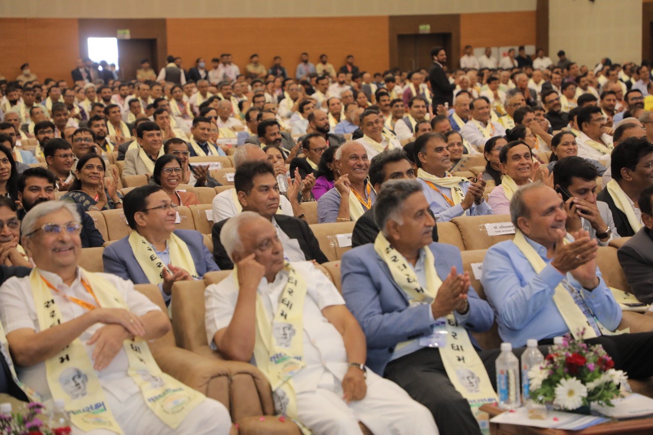 સંપત્તિવાન જરૂર બનવું જોઈએ, પણ ગામડા અને ખેતીને ક્યારેય ન ભૂલવા કારણ કે ગ્રામીણ અને કૃષિ સંસ્કૃતિ આપણી જડ છે: પીએમ મોદી