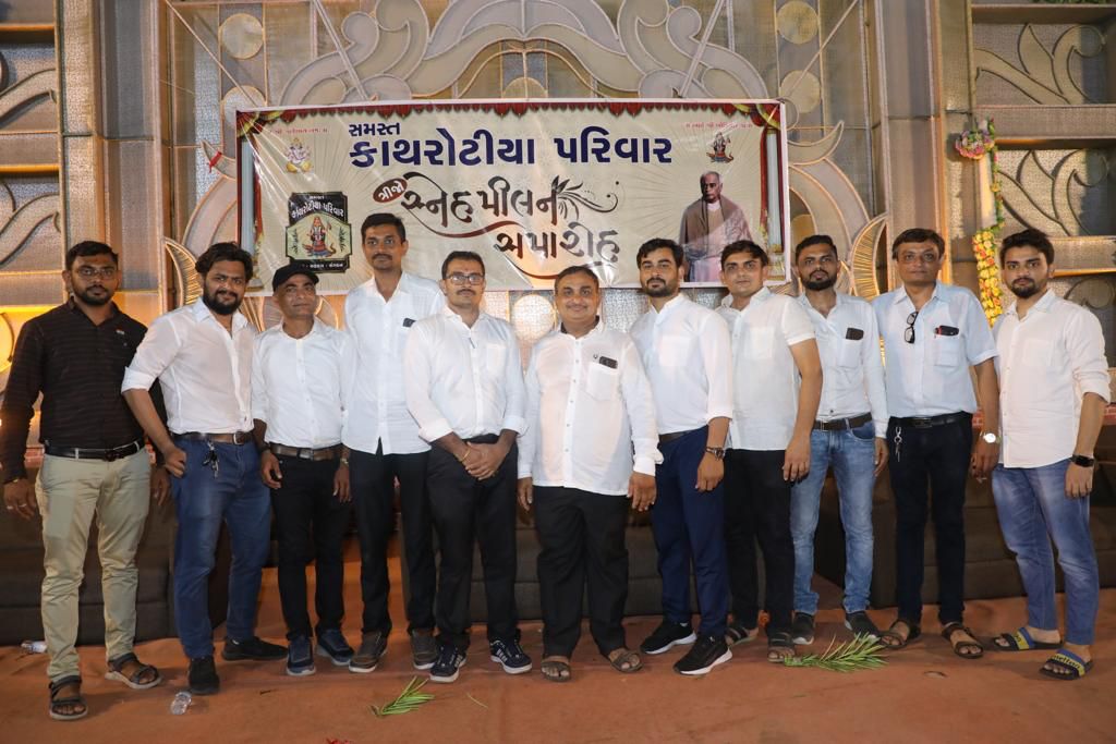 સુરતમાં કાથરોટીયા પરિવારના ત્રીજા સ્નેહમિલનમાં ડો. પ્રફુલ્લભાઈ શિરોયાનું સન્માન