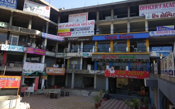 શિક્ષણ માફિયાઓ ઉપર લગામ/ રાજ્યના 48 કોચિંગ ક્લાસ પર રેડ: મોટી કરચોરીની આશંકા, સ્પર્ધાત્મક પરીક્ષાઓની તૈયારી કરાવતી વર્લ્ડ ઇન બોક્સ એકેડમીમાં GSTના દરોડા