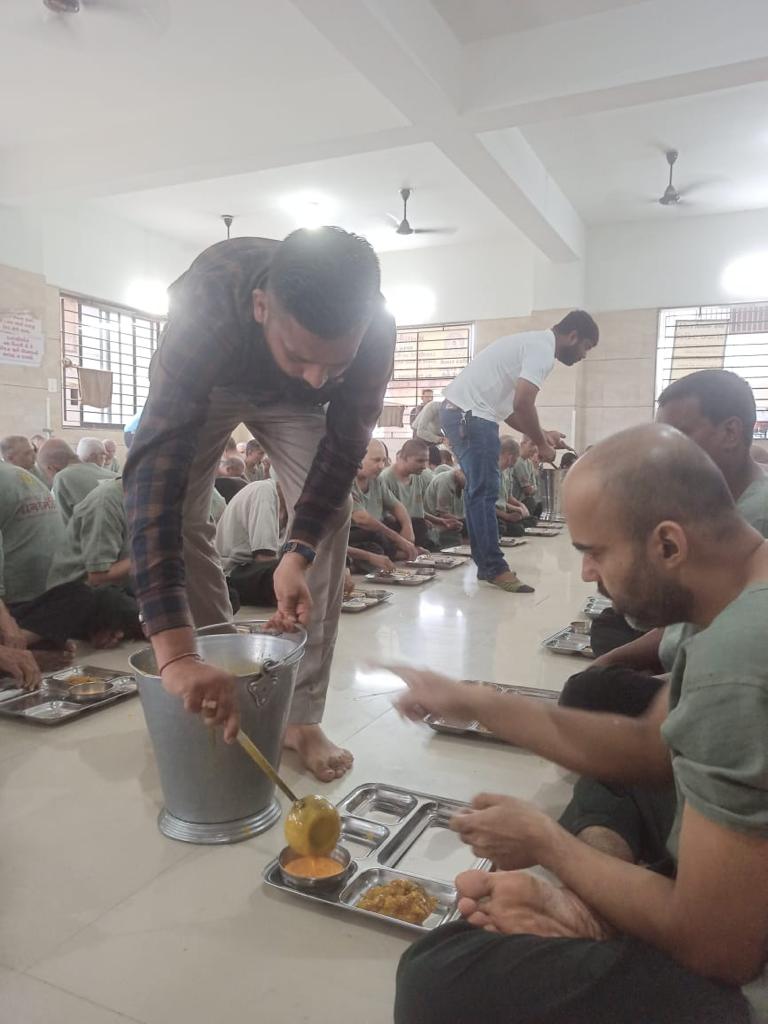યુવા પેઢીને પ્રેરણાદાયી જન્મદિવસની ઉજવણી કરતા કરુણેશ રાણપરિયા