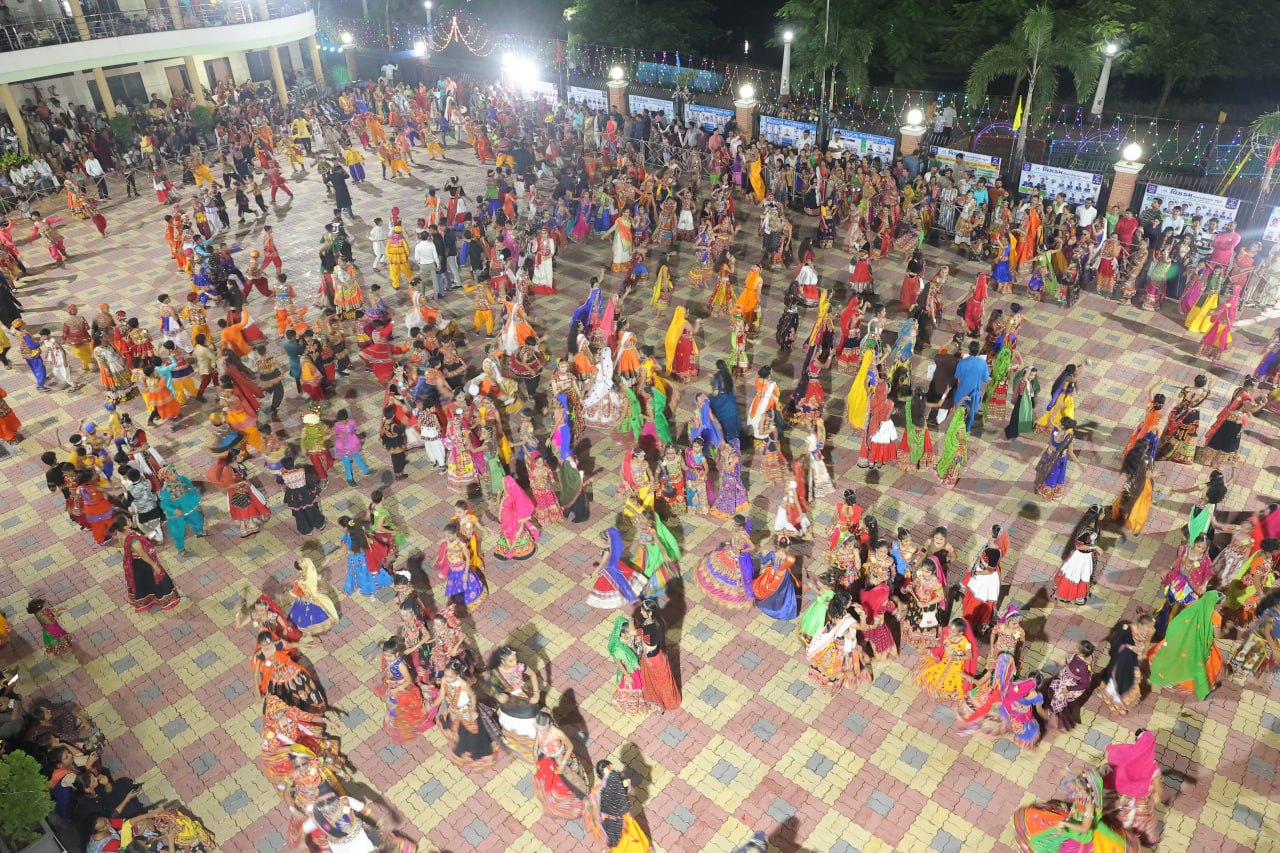 કામરેજની વિઝડમ ઈન્ટરનેશનલ સ્કૂલમાં નવરાત્રી મહોત્સવની કરાઈ ભવ્ય ઉજવણી