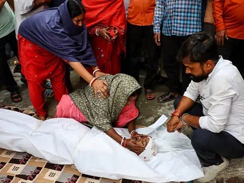 ધ બર્નિંગ કાર: કારને લઇ સર્ચ એલર્ટ, તમારા શહેરમાં આ નંબરની કાર દેખાઇ તો તરત પોલીસને જાણ કરો