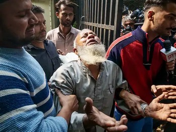 ધ બર્નિંગ કાર: કારને લઇ સર્ચ એલર્ટ, તમારા શહેરમાં આ નંબરની કાર દેખાઇ તો તરત પોલીસને જાણ કરો